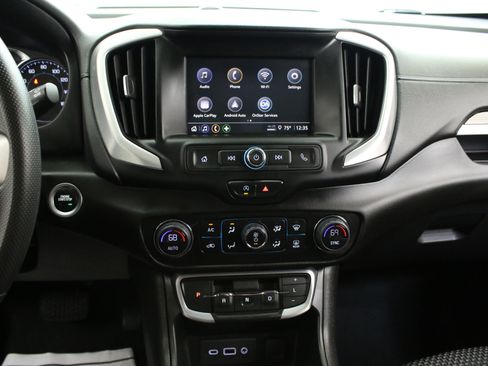 Used 2023 GMC Terrain SLE w/ Driver Convenience Package FWD image 17