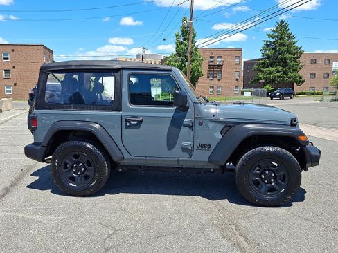 Used 2025 Jeep Wrangler Sport AWD/4WD image 7