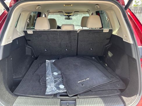 Used 2025 Nissan Rogue SV FWD image 33