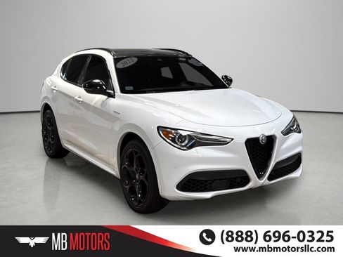 Used 2022 Alfa Romeo Stelvio Veloce AWD/4WD image 6