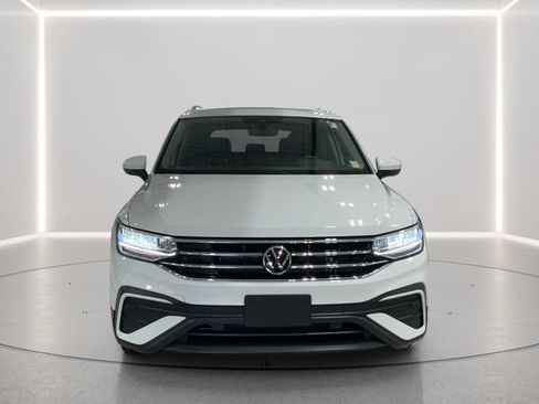 Used 2024 Volkswagen Tiguan SE AWD/4WD image 9