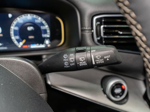 Used 2024 Jeep Wagoneer Series II image 31