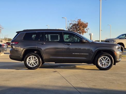 New 2025 Jeep Grand Cherokee L Laredo image 7