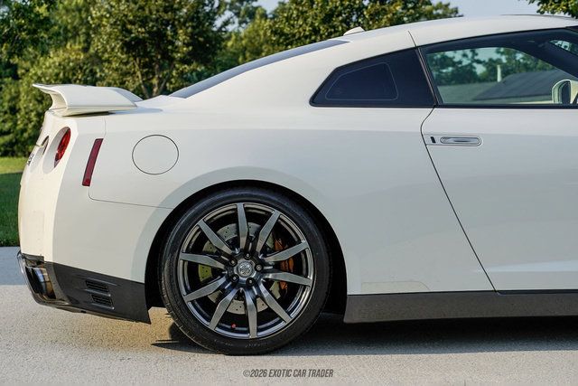 Used 2016 Nissan GT-R Premium AWD/4WD image 10