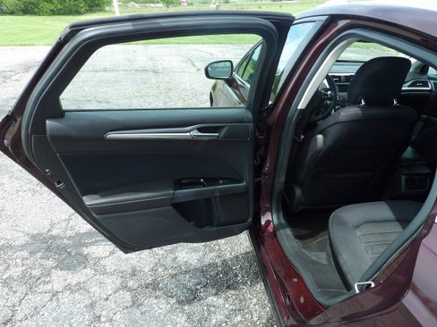 Used 2013 Ford Fusion SE FWD image 10