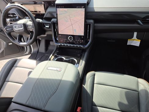 New 2026 GMC Yukon AT4 w/ AT4 Premium Plus Package AWD/4WD image 32