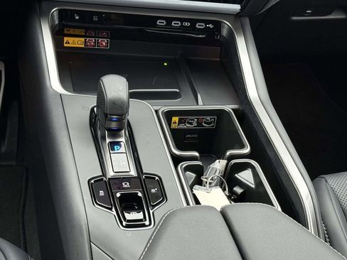 Used 2026 Lexus TX 500h AWD image 21