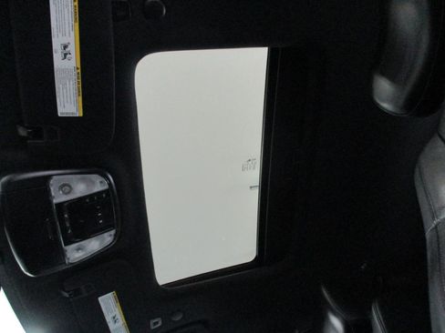 Used 2018 Jeep Grand Cherokee Altitude image 9