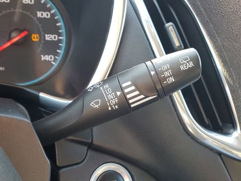 Used 2018 Chevrolet Equinox LT FWD image 12