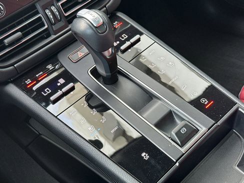 Certified 2024 Porsche Macan image 22