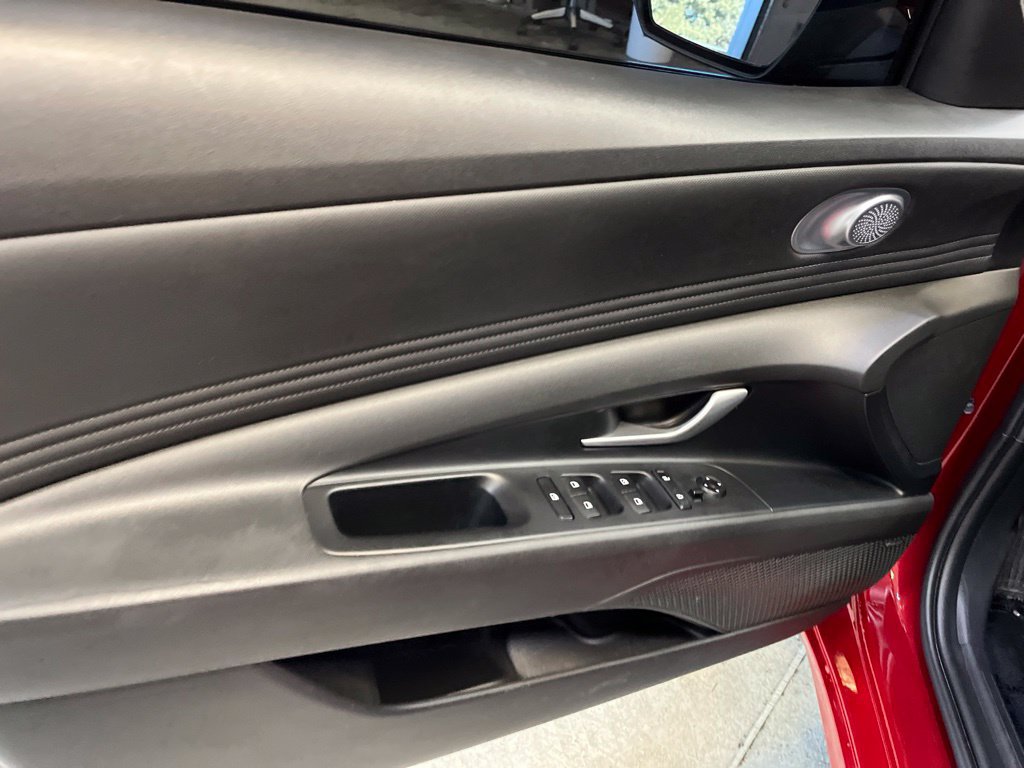 Used 2023 Hyundai Elantra Limited FWD image 13