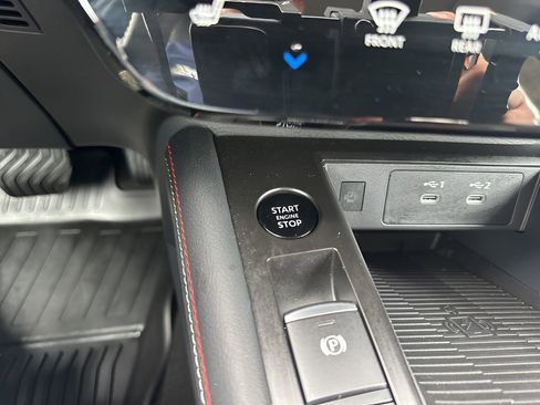 Used 2025 Nissan Kicks SR w/ SR Premium Package image 21