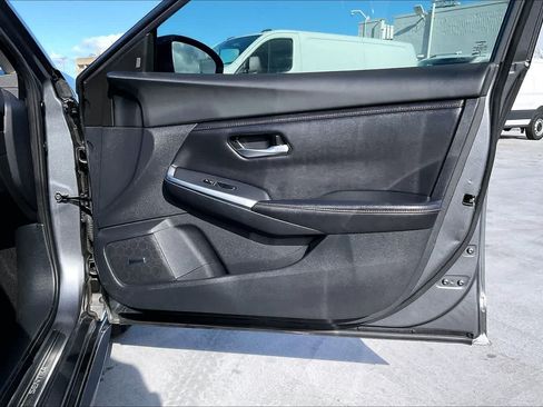 Used 2023 Nissan Sentra SR w/ SR Premium Package FWD image 28