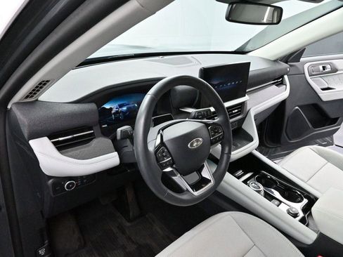 Used 2025 Ford Explorer Platinum w/ Ultimate Package AWD/4WD image 13