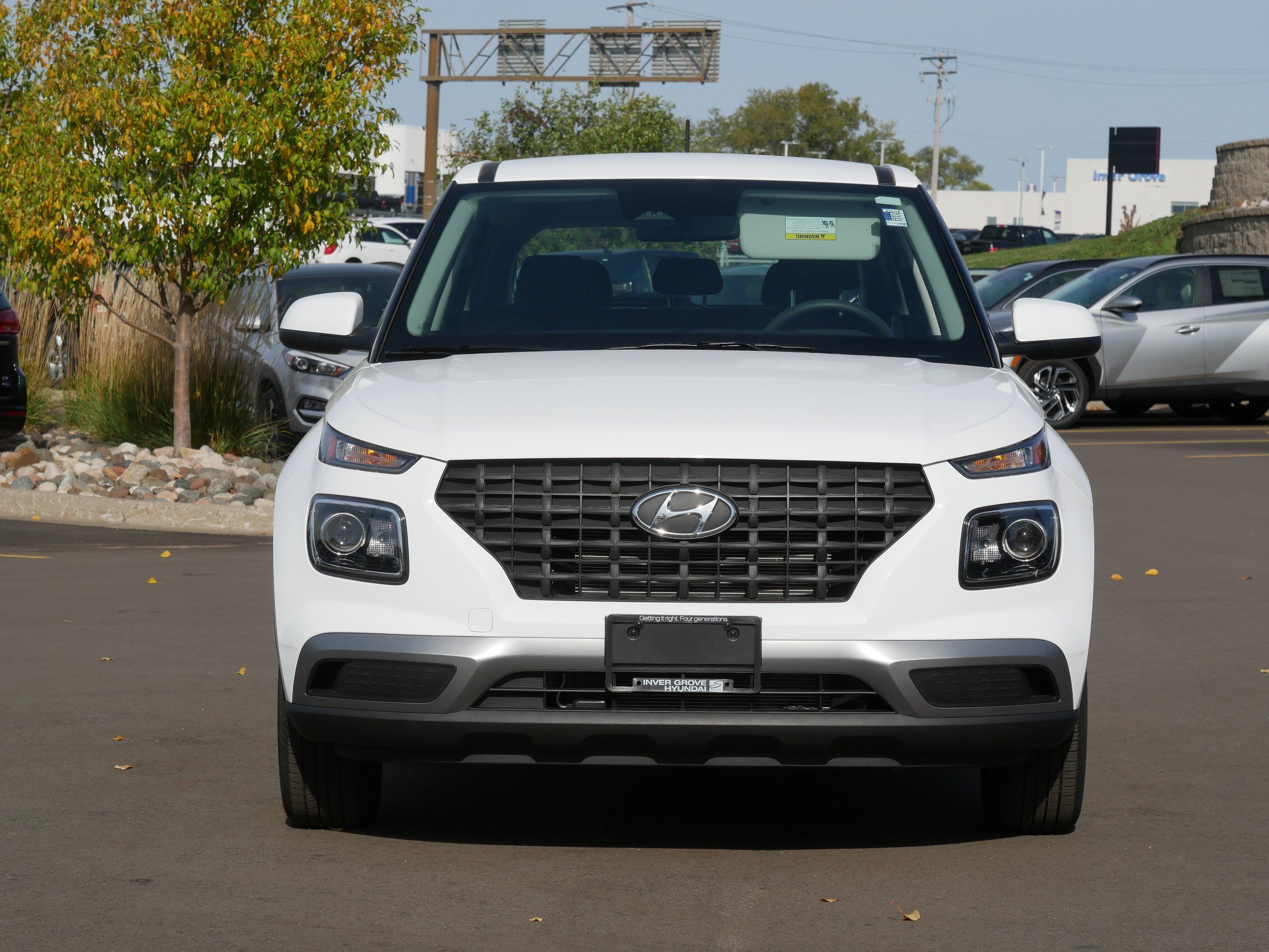 Used 2023 Hyundai Venue SE FWD image 3