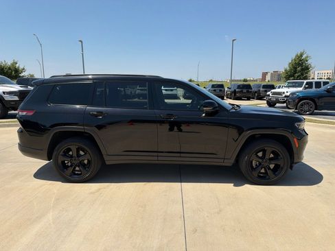 Used 2023 Jeep Grand Cherokee L Laredo RWD image 6