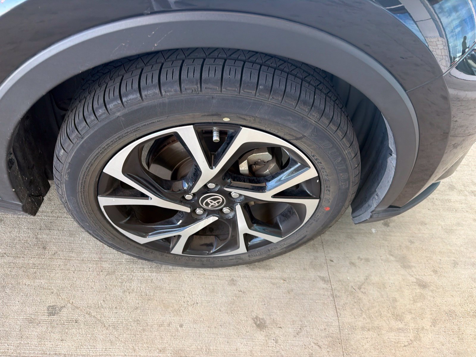 Used 2021 Toyota C-HR XLE FWD image 21