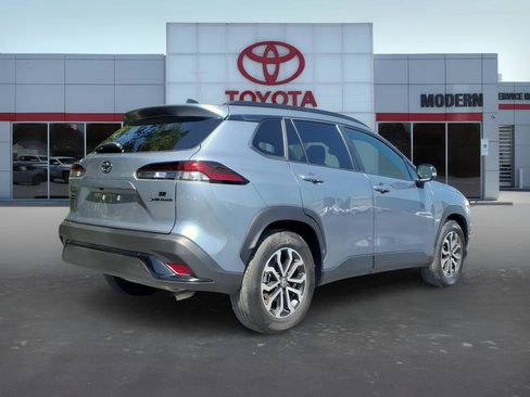 Used 2026 Toyota Corolla Cross AWD Hybrid w/ Moonroof Package image 5