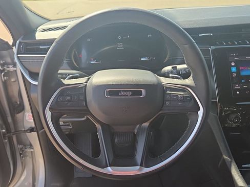 Used 2025 Jeep Grand Cherokee Altitude AWD/4WD image 25