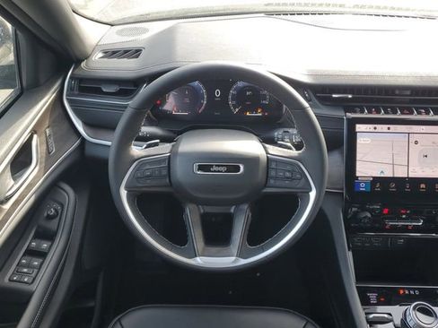 New 2025 Jeep Grand Cherokee L Limited image 18