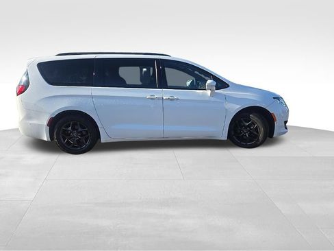 Used 2020 Chrysler Pacifica Limited w/ Advanced Safetytec Group FWD image 6