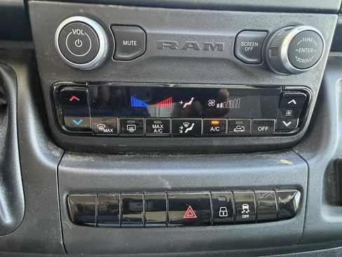 Used 2023 RAM ProMaster 2500 w/ Convenience Group FWD image 18