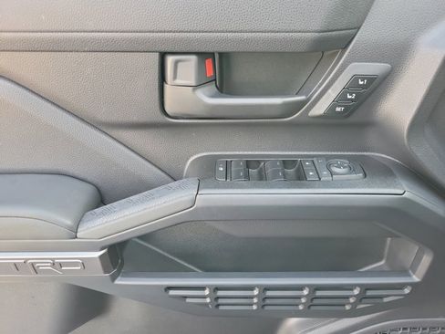 Used 2025 Toyota 4Runner TRD Off-Road Premium image 8