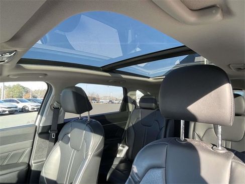 Used 2023 Kia Sorento SX image 2