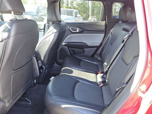 Used 2025 Jeep Compass Latitude AWD/4WD image 11