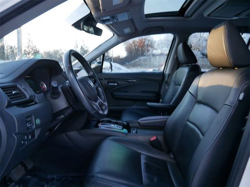 Used 2019 Honda Pilot Touring image 8