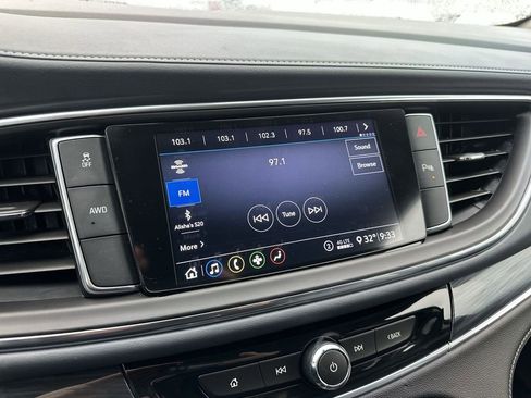 Used 2021 Buick Enclave Essence image 16