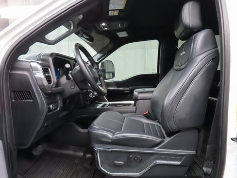 Used 2025 Ford F250 Platinum image 9