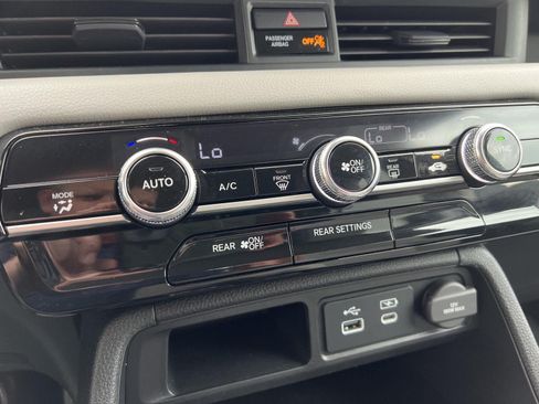 Used 2023 Honda Pilot LX image 11