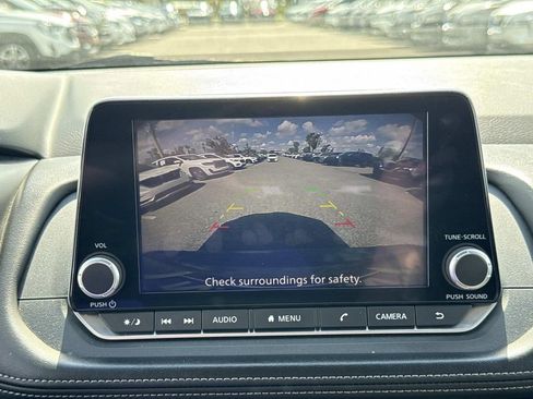 Certified 2024 Nissan Rogue SV FWD image 25