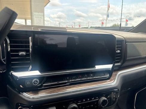 Used 2025 Chevrolet Silverado 2500 LT w/ Convenience Package AWD/4WD image 8
