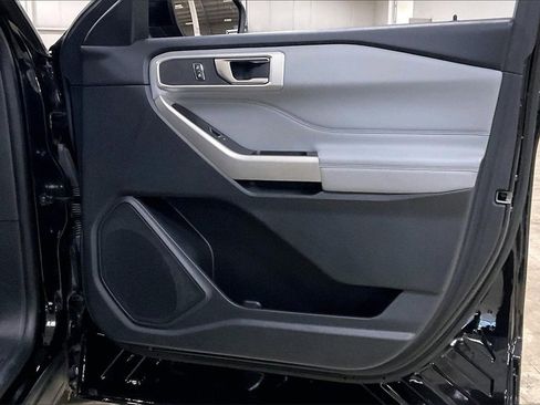 Certified 2022 Ford Explorer XLT w/ Equipment Group 202A image 22