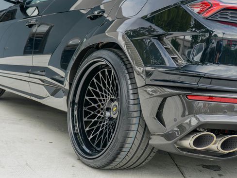 Used 2025 Lamborghini Urus SE AWD/4WD image 54