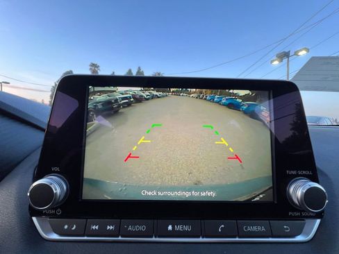 Certified 2025 Nissan Sentra SR image 22