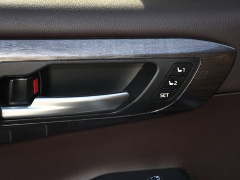 Used 2021 Toyota Highlander Platinum image 12