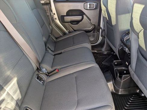 Used 2023 Jeep Gladiator Sport image 19