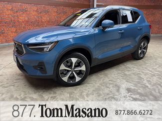 Used 2024 Volvo XC40 B5 Plus AWD/4WD video 1