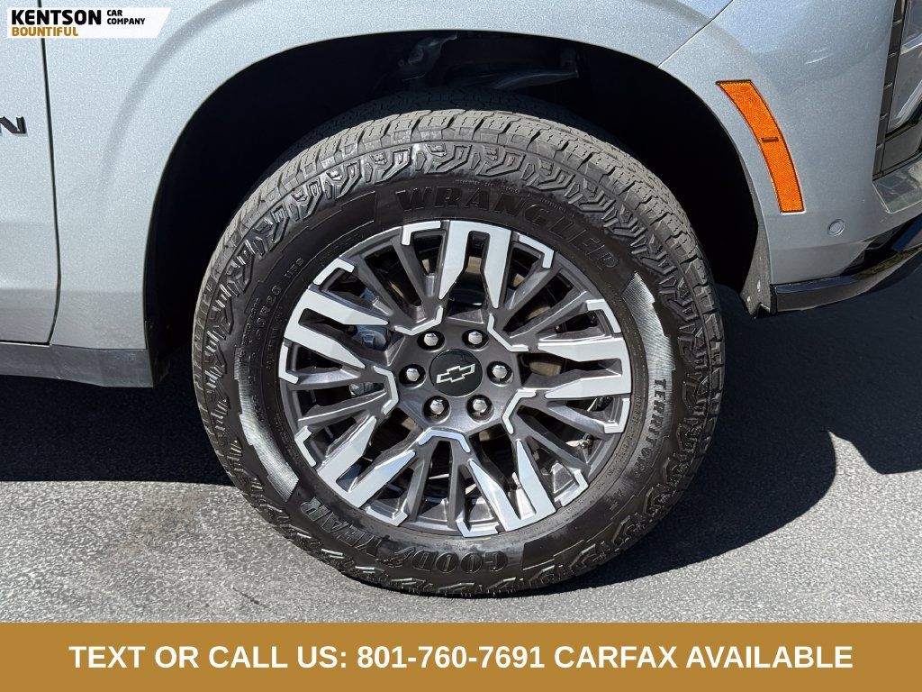 Used 2025 Chevrolet Suburban Z71 AWD/4WD image 13