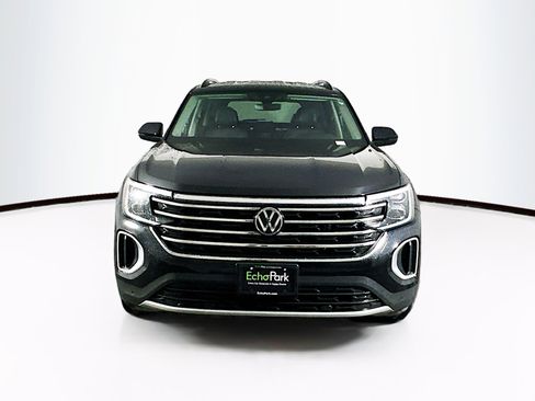 Used 2025 Volkswagen Atlas SE image 2