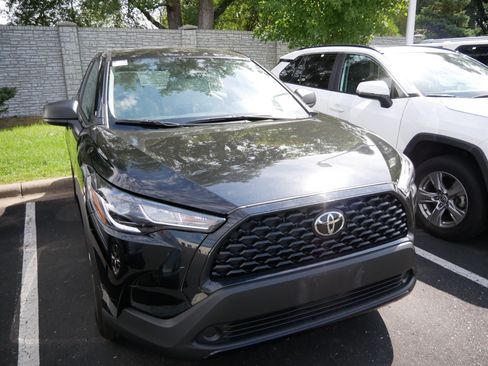 Certified 2025 Toyota Corolla Cross L AWD/4WD image 3