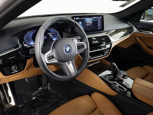 Used 2023 BMW 530e xDrive w/ M Sport Package image 7
