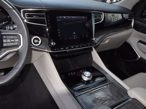 Used 2022 Jeep Wagoneer Series III w/ Premium Group I image 28