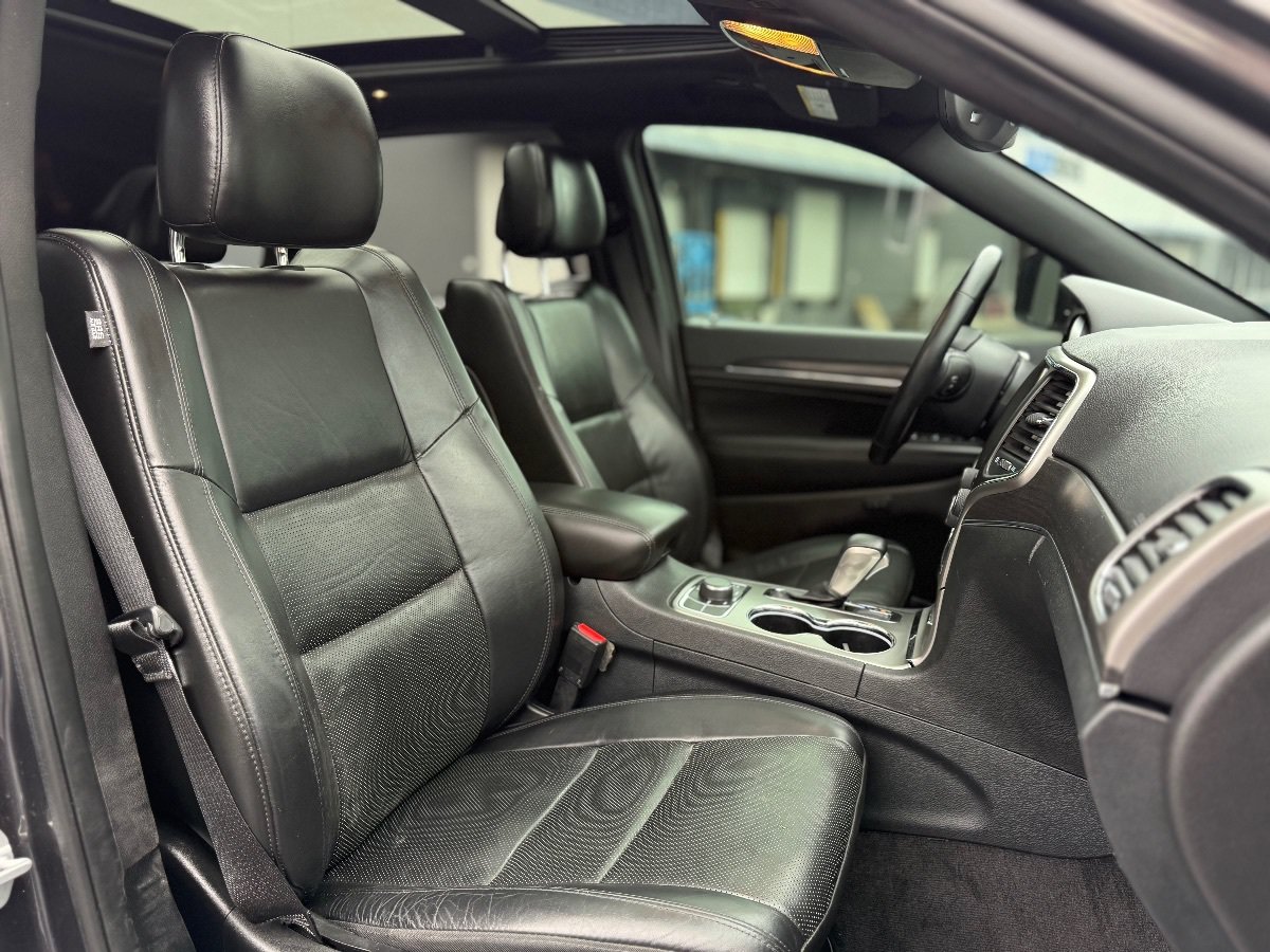 Used 2018 Jeep Grand Cherokee Limited w/ Luxury Group II AWD/4WD image 17