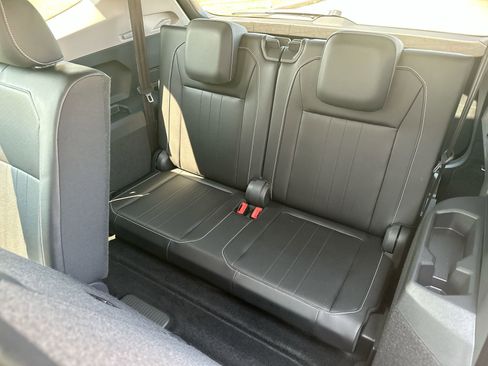 Used 2024 Volkswagen Tiguan SE image 22