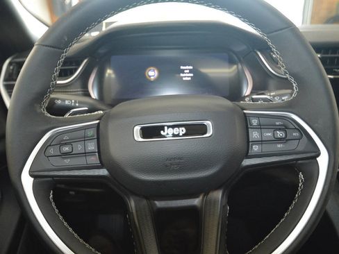 Used 2025 Jeep Grand Cherokee Laredo X w/ Luxury Tech Group I AWD/4WD image 36