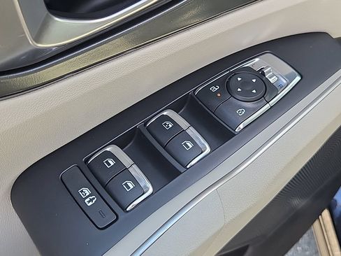 Certified 2025 Kia Sorento S AWD/4WD image 23